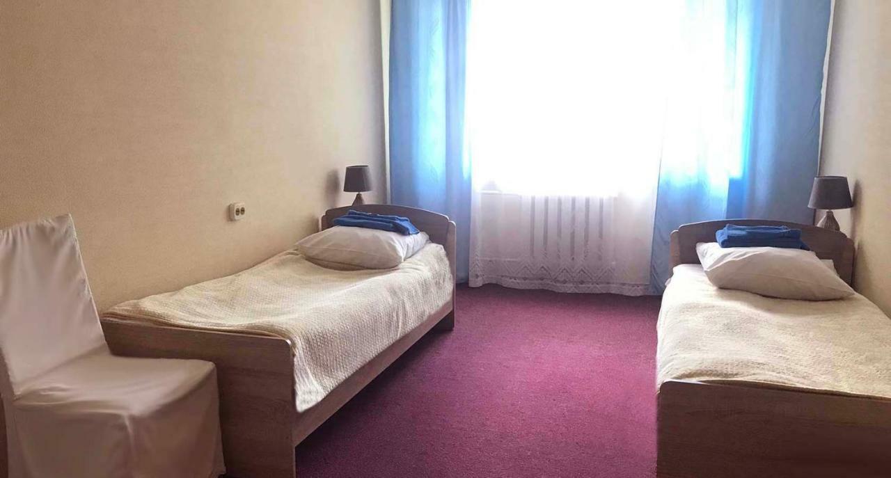 Hotel Kozatsky On Antonova à Kiev Extérieur photo